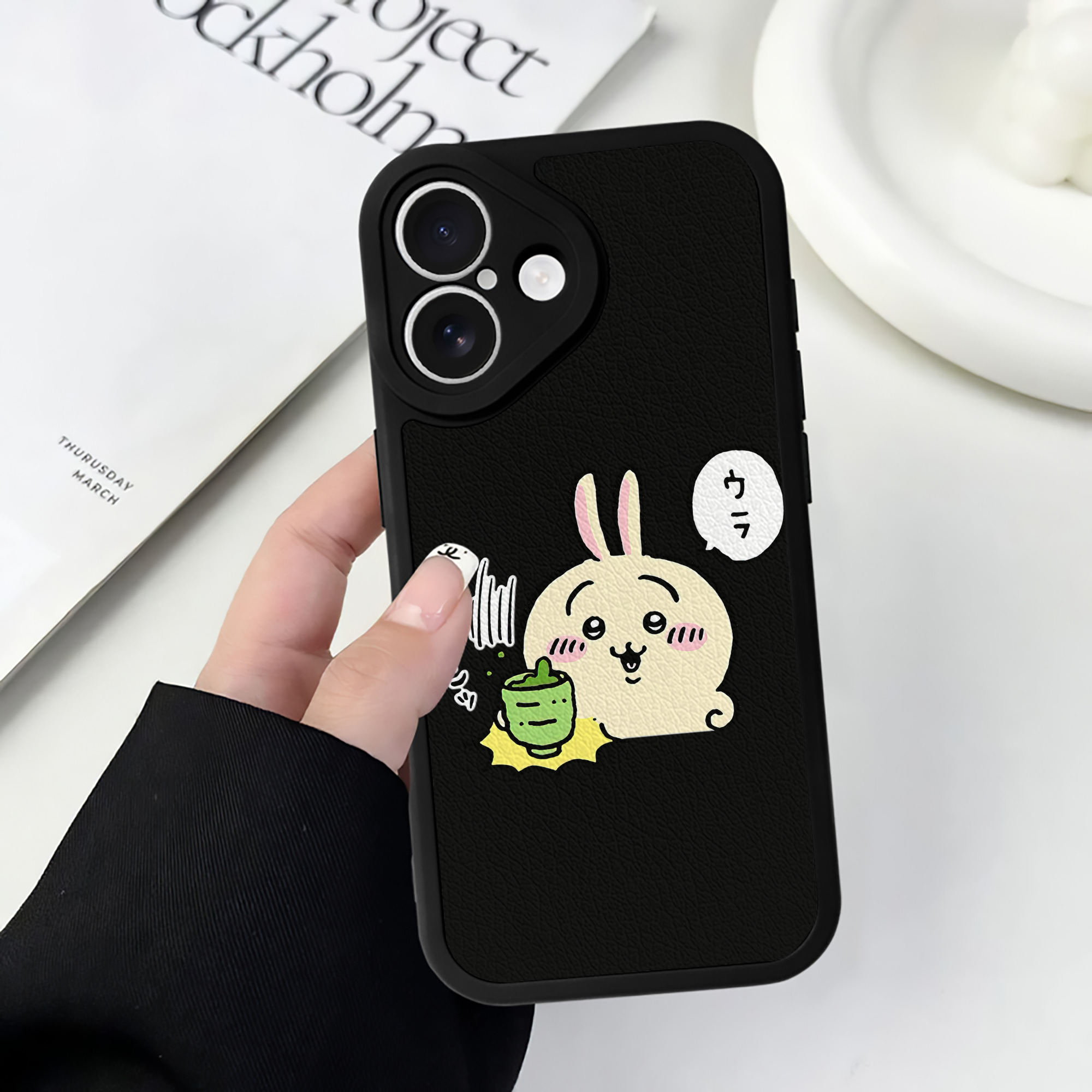 （画像用） ちいかわ うさぎ Chii-kawa usagi 【iPhone 16シリーズ対応】シリコンスマホケース（レザー調） 材質：シリコン